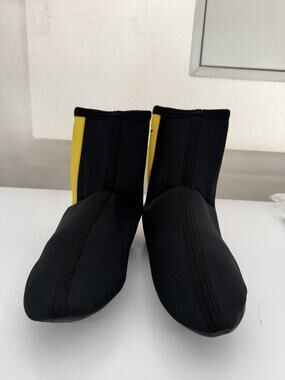 Spikes Wear Zip-Up Aqua Shoes Medium Black/ Yellow